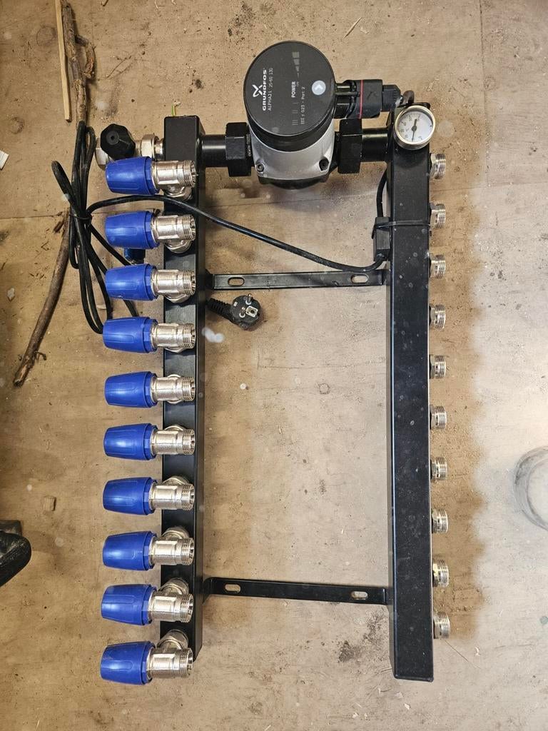 Vloerverwarming verdeler 10 groepen met pomp, 30 tot 80 cm, Hoog rendement (Hr), Overige typen, Nieuw