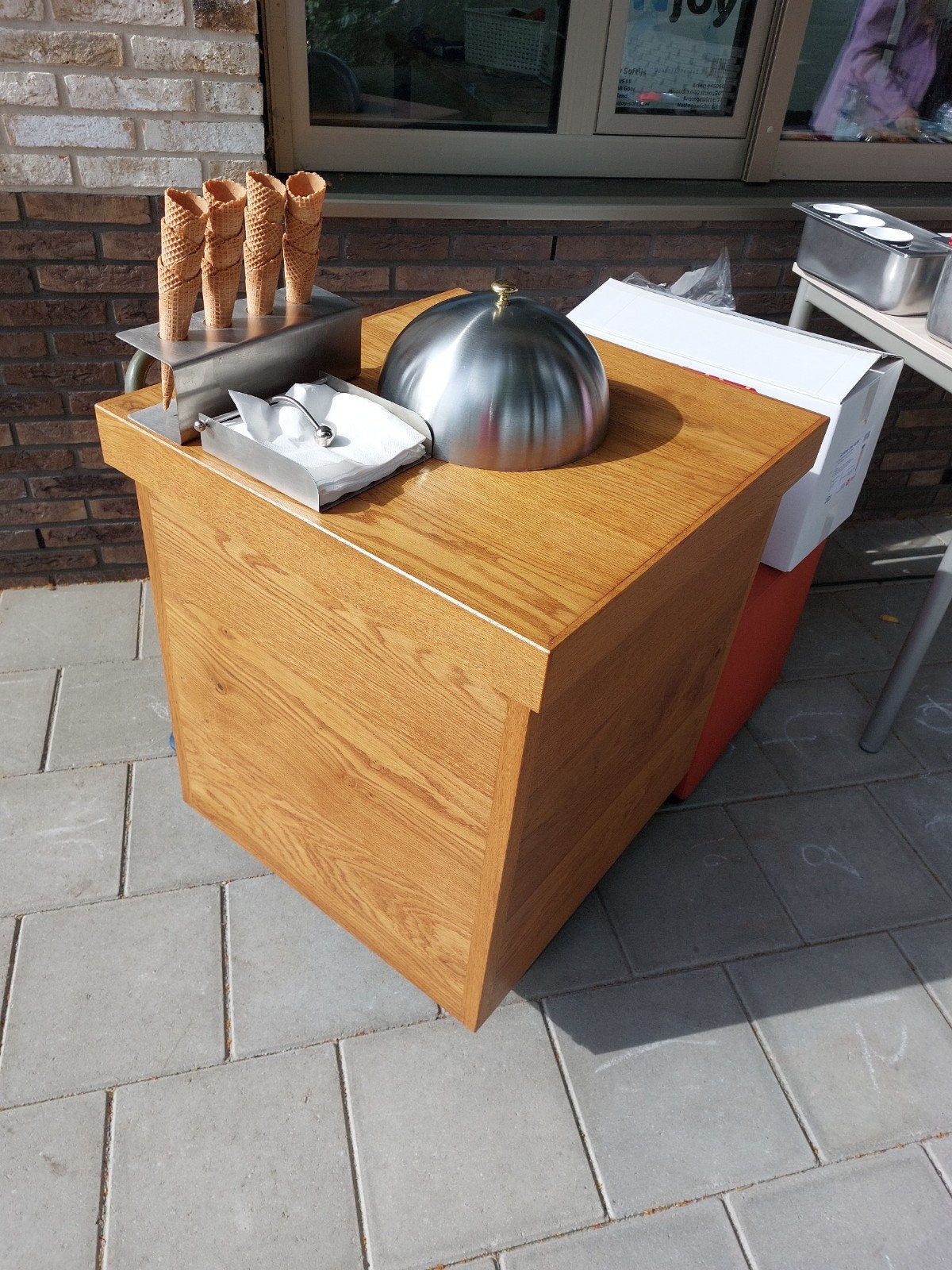 Ijskar, "ijs vriezer met houten ombouw" tel 0651733181, Ophalen