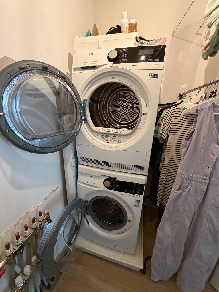 AEG Wasmachine & Droger Set met stapelkit, Witgoed en Apparatuur, Wasmachines, Ophalen, 1200 tot 1600 toeren, 8 tot 10 kg, Voorlader