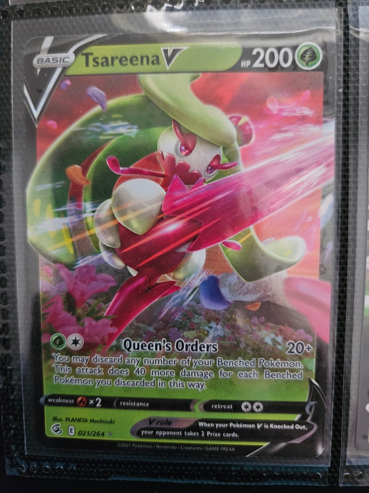 Pokemon Tsareena V 021/264 Fusion Strike, Ophalen of Verzenden, Zo goed als nieuw, Losse kaart, Foil
