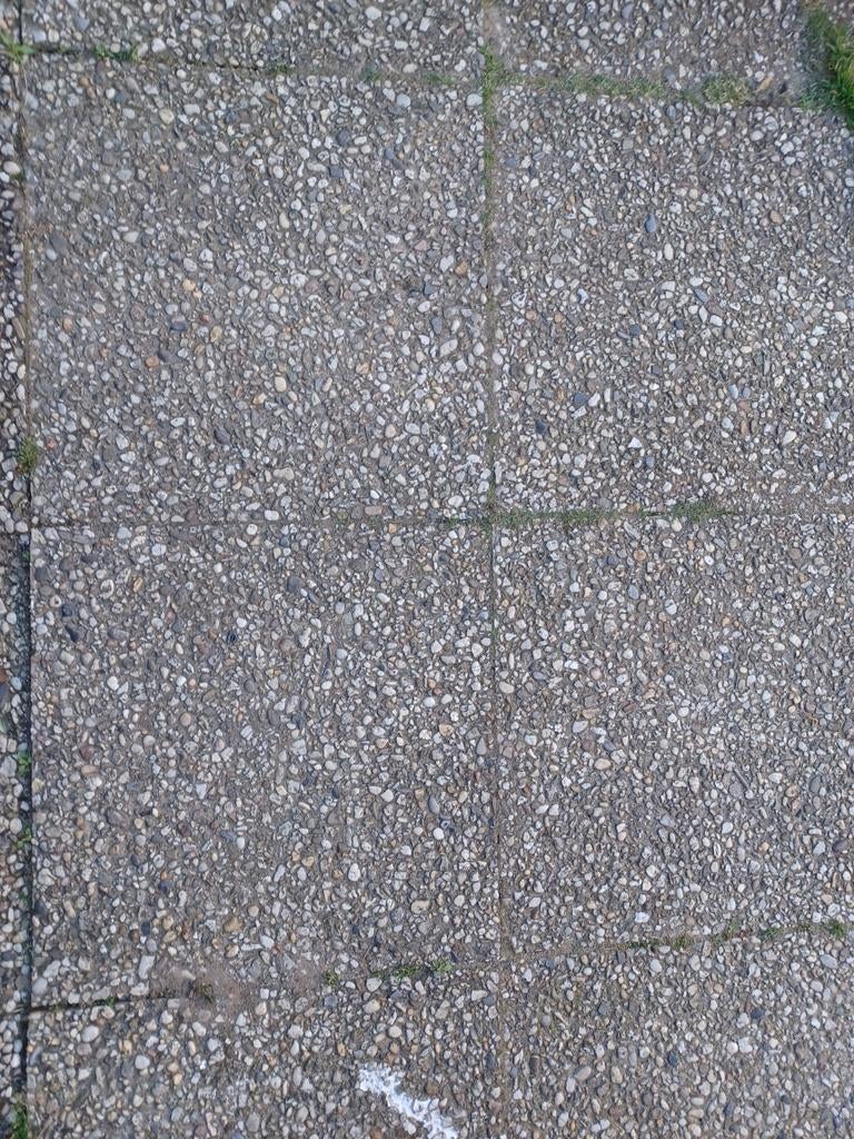 Gratis af te halen: Grindtegels (35 50x50x5, 100 60x40x5), Tuin en Terras, Ophalen of Verzenden, Gebruikt, Beton, Terrastegels