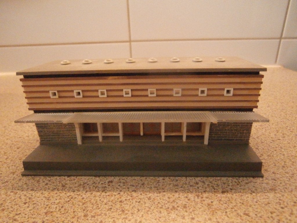 2x Model huizen voor N spoor, Hobby en Vrije tijd, Modeltreinen | N-Spoor, Overige merken, Gelijkstroom of Wisselstroom, Brug, Tunnel of Gebouw