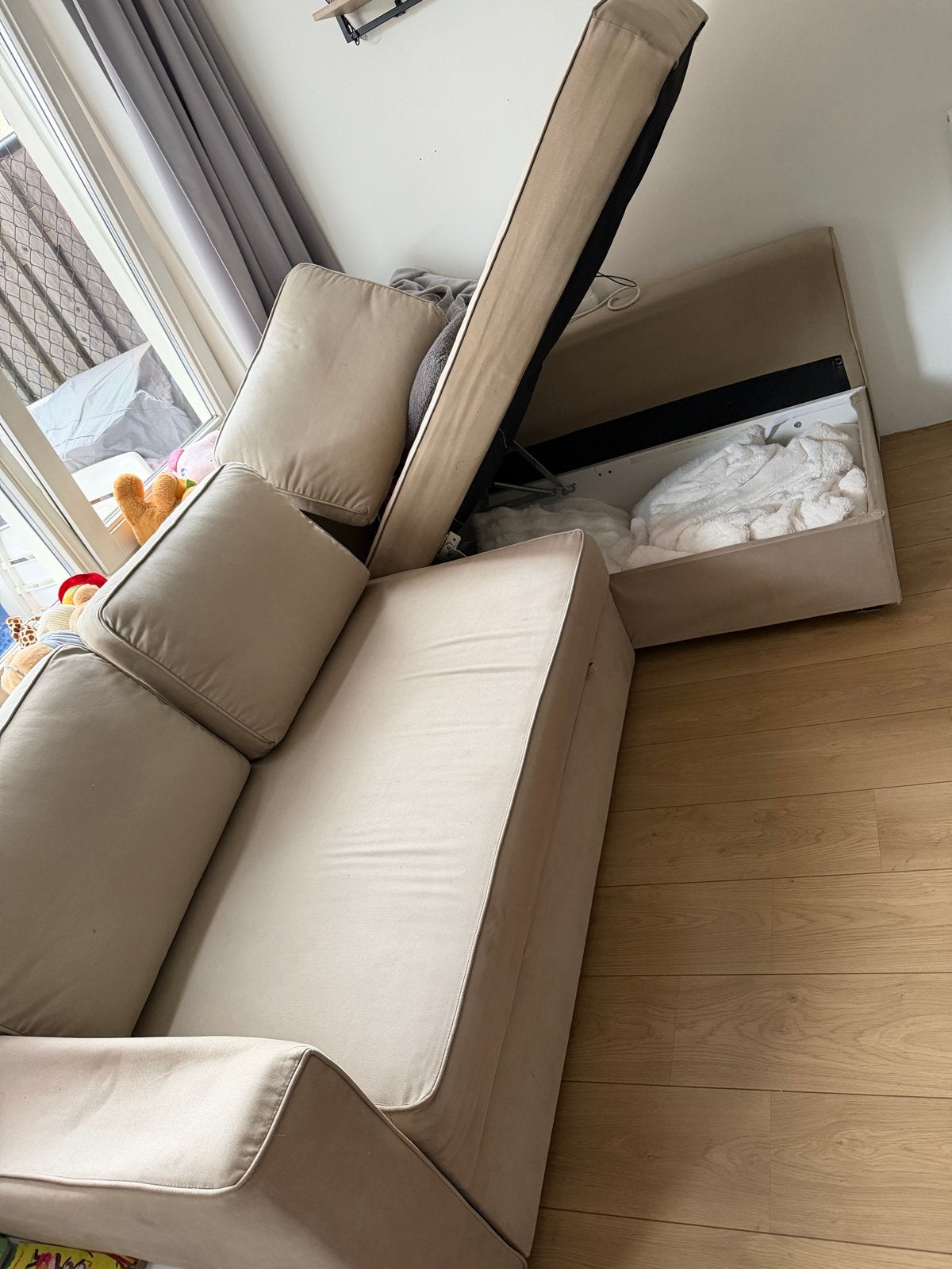 Beige hoekbank met slaapfunctie en opbergruimte, Ophalen, 250 tot 300 cm, Gebruikt, 100 tot 125 cm