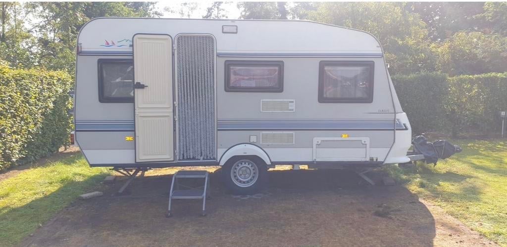 Hobby Classic Caravan met Voortent en Fietsenrek, Schokbreker, Standaardzit, Hobby, Omvormbare zithoek