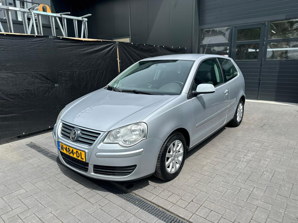 Volkswagen 2005 Grijs, Voorwielaandrijving, Stof, 74 pk, 540 kg