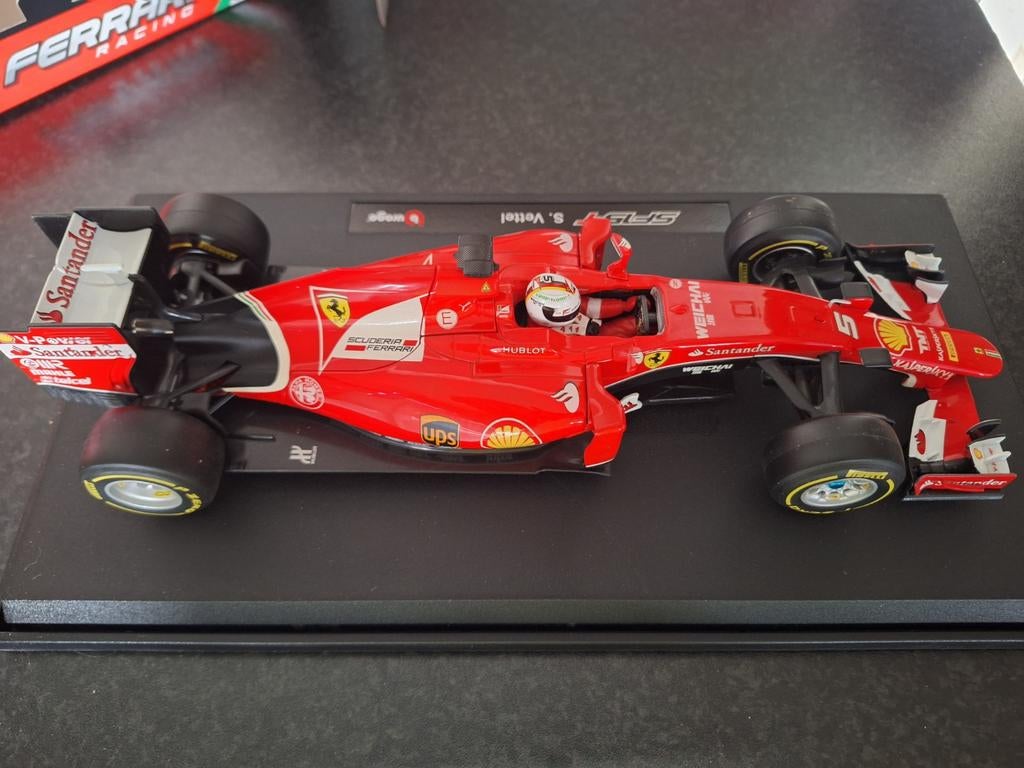 Ferrari SF15-T 1:18 S. Vettel Formule 1, Hobby en Vrije tijd, Modelauto's | 1:18, Ophalen of Verzenden, Zo goed als nieuw, Overige merken