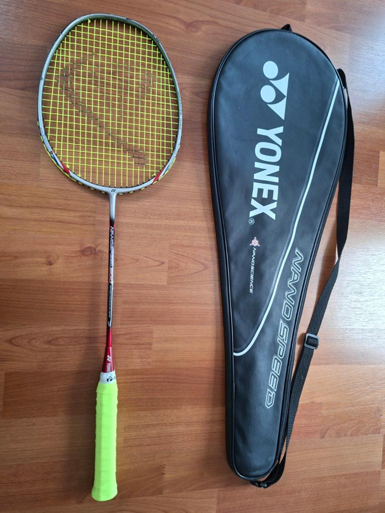 Yonex badmintonracket nanospeed 300, Sport en Fitness, Badminton, Ophalen of Verzenden, Racket(s)