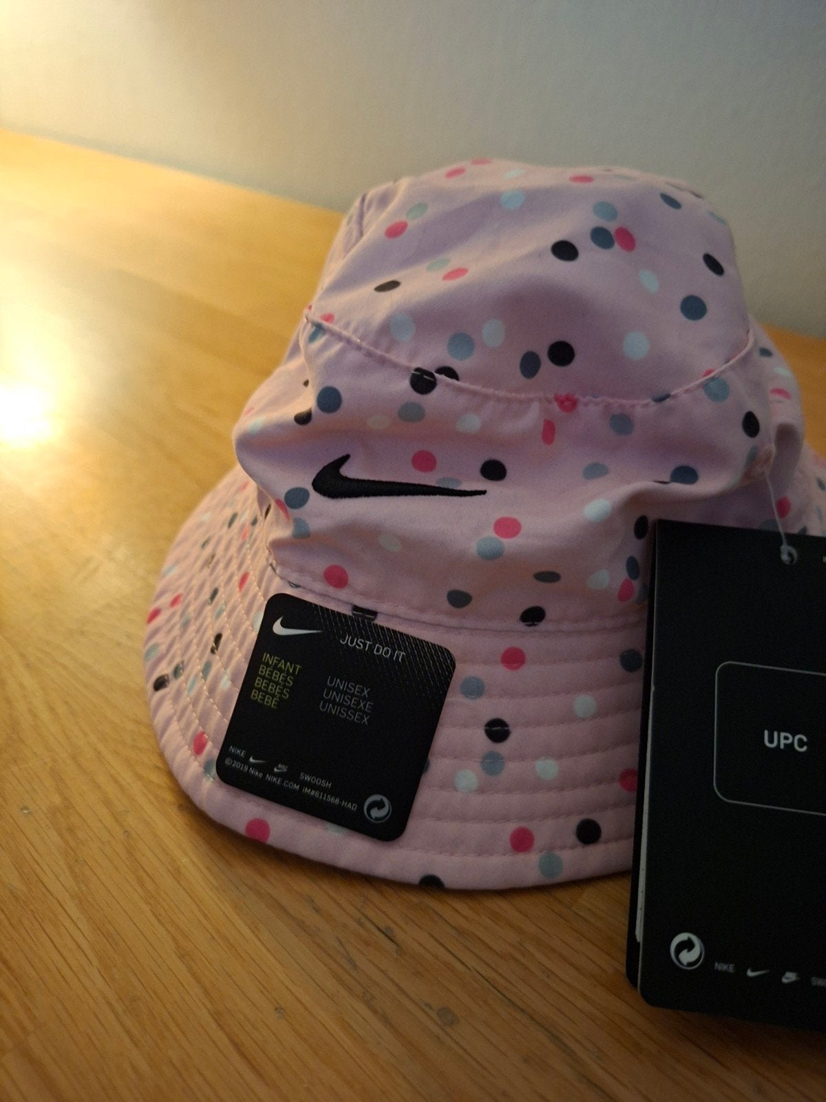 Nieuwe Nike baby girl zomerhoedje met stippen, Meisje, Hoed, Nieuw, Ophalen of Verzenden