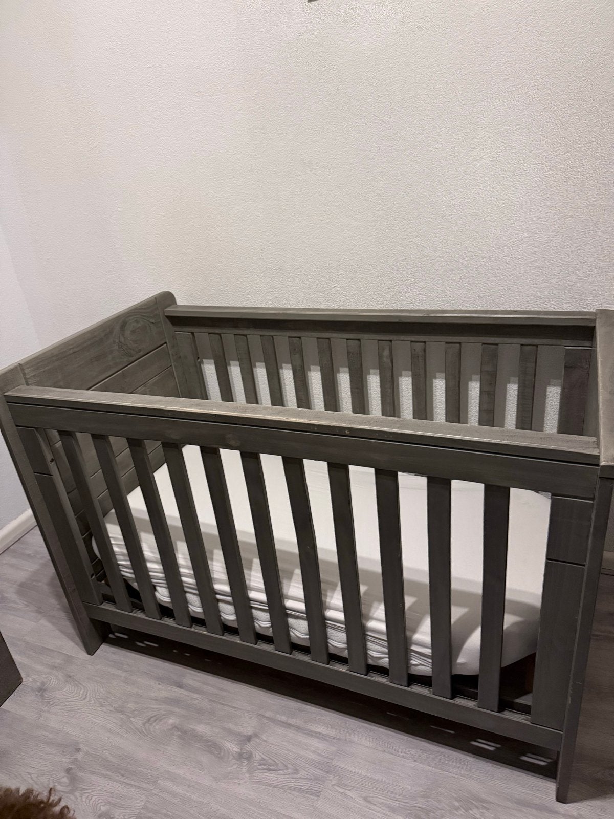 Coming Baby Ledikant en Commode - Grijs Hout, Gebruikt, 70 tot 85 cm, Lattenbodem, 140 tot 160 cm