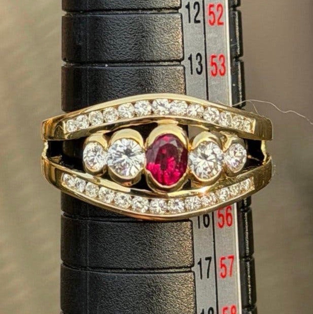 18 karaat gouden ring met natuurlijke diamanten en robijn!, 18 tot 19, Ophalen of Verzenden, Met edelsteen, Dame