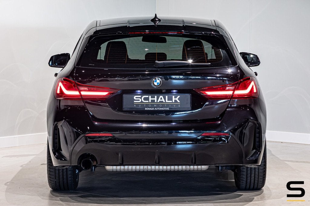 BMW 1-serie 118i|M-sport|Leder|Sportstoelen|Cam|CarPlay, Auto's, BMW, 136 pk, Zwart, Zwart, Bedrijf