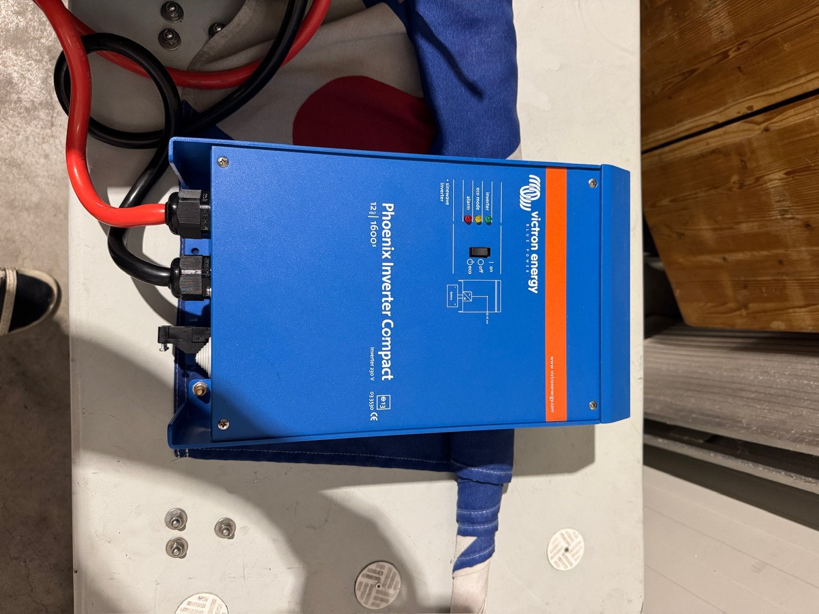 Victron Energy Phoenix Inverter Compact 12V 1600VA, Ophalen of Verzenden, Nieuw, Overige merken, Omvormer