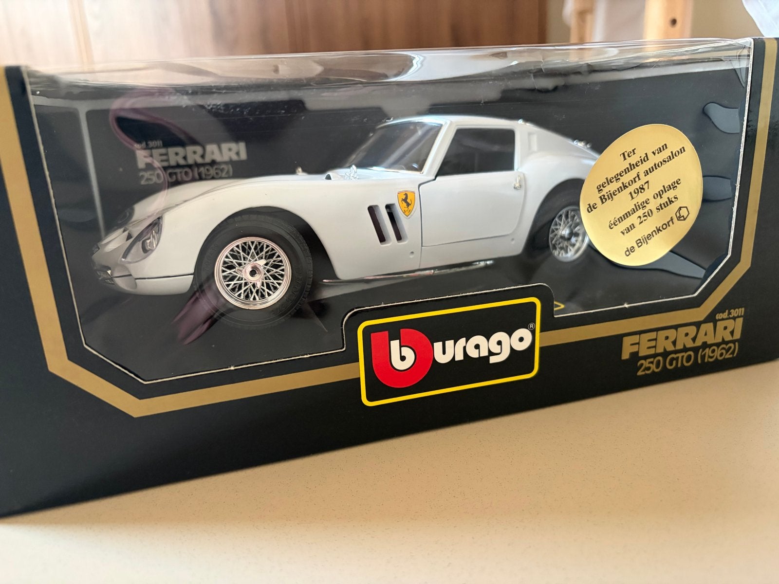 Bburago Ferrari 250 GTO 1962 - Bijenkorf Autosaloon 1987, Hobby en Vrije tijd, Ophalen of Verzenden, Zo goed als nieuw, Auto, Bburago