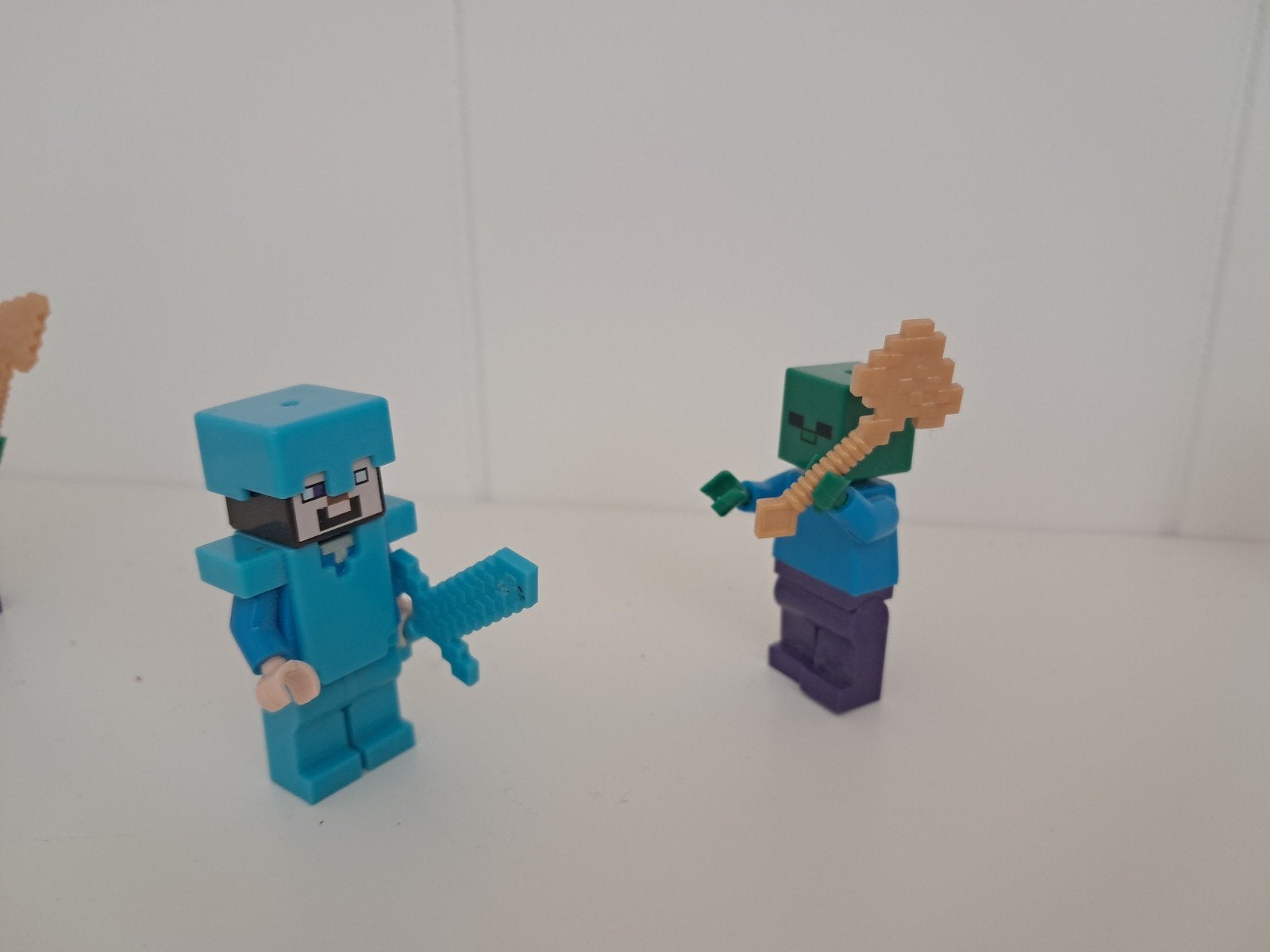 3 skeletten
2 zombies
1 Steve Minecraft-wapens en uitrusting, Gebruikt, Minecraft, Lego, Ophalen of Verzenden