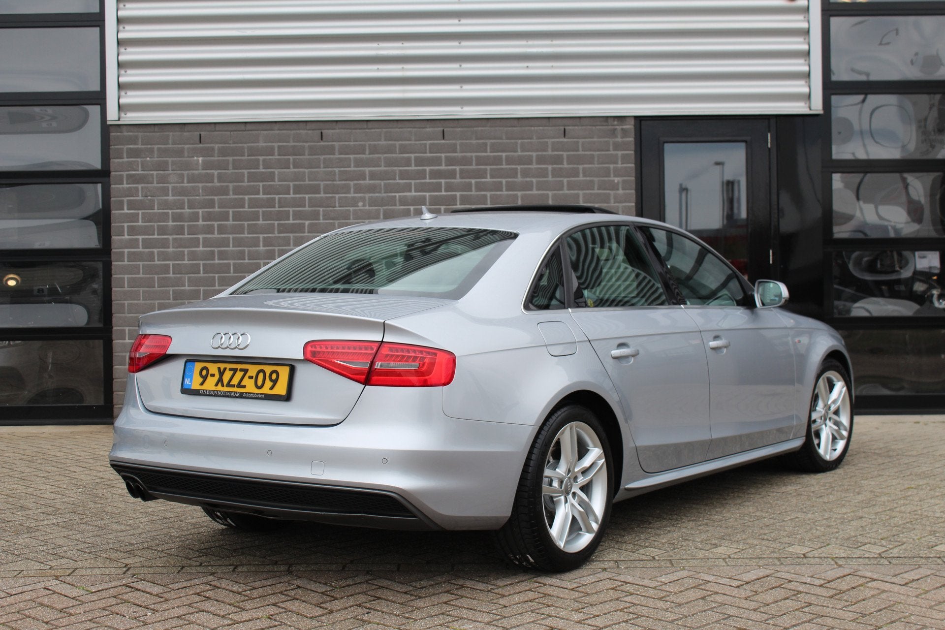 Audi A4 Limousine 2.0 TFSI Sport Edition / S-Line / Schuifda, Auto's, Dealer onderhouden, Gebruikt, 4 cilinders, Origineel Nederlands