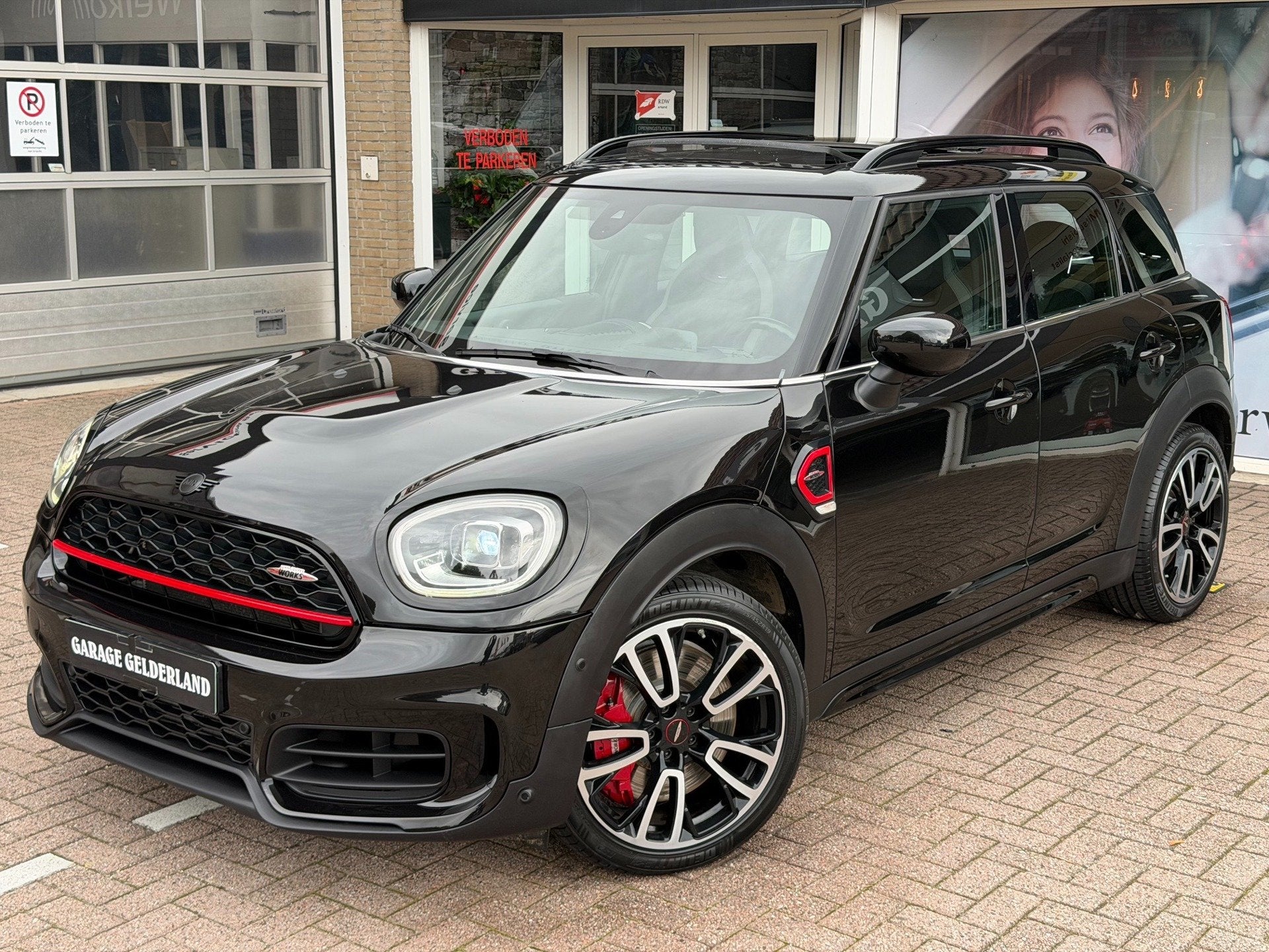 MINI Countryman 2.0 ALL4 JCW 306PK | PANO | VIRTUAL-COCKPIT, Auto's, 13 km/l, Gebruikt, Zwart, Zwart