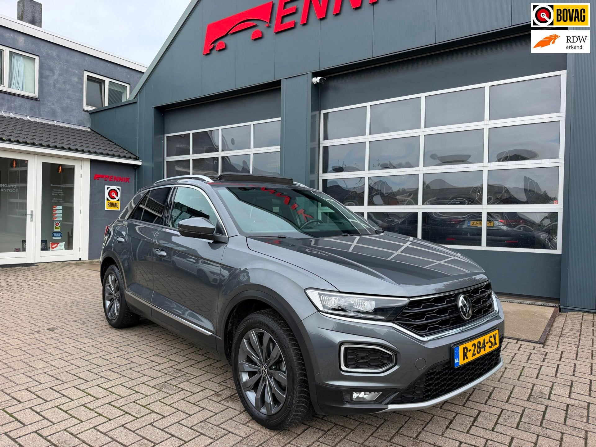 Volkswagen T-Roc 1.5 TSI Sport Business R-Line / Pano / ACC, Auto's, Dealer onderhouden, Euro 6, 4 cilinders, 150 pk