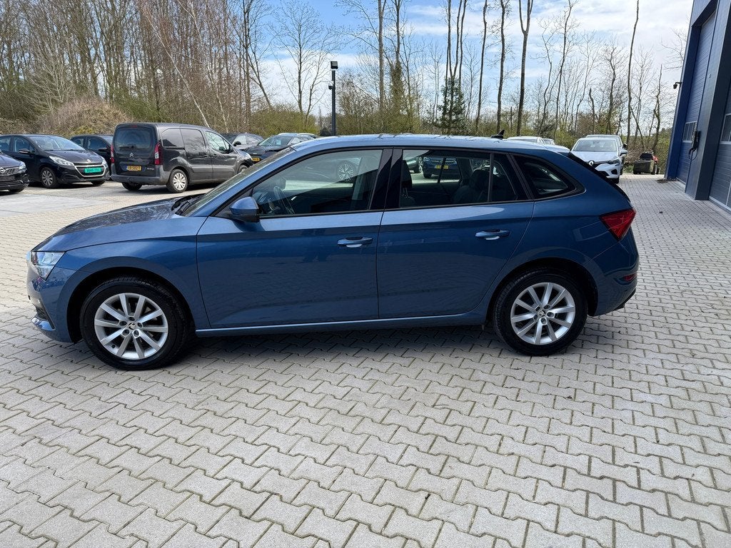 Skoda Scala Automaat van eerste eigenaar, Gebruikt, Euro 6, Blauw, 620 kg
