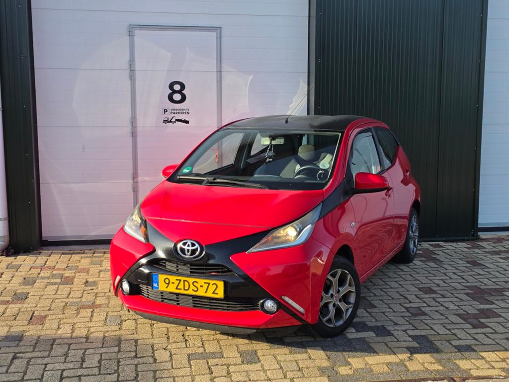 Toyota Aygo 1.0 12V Vvt-i Ddrs 2014 Rood, Auto's, Voorwielaandrijving, 4 stoelen, Origineel Nederlands, Handgeschakeld