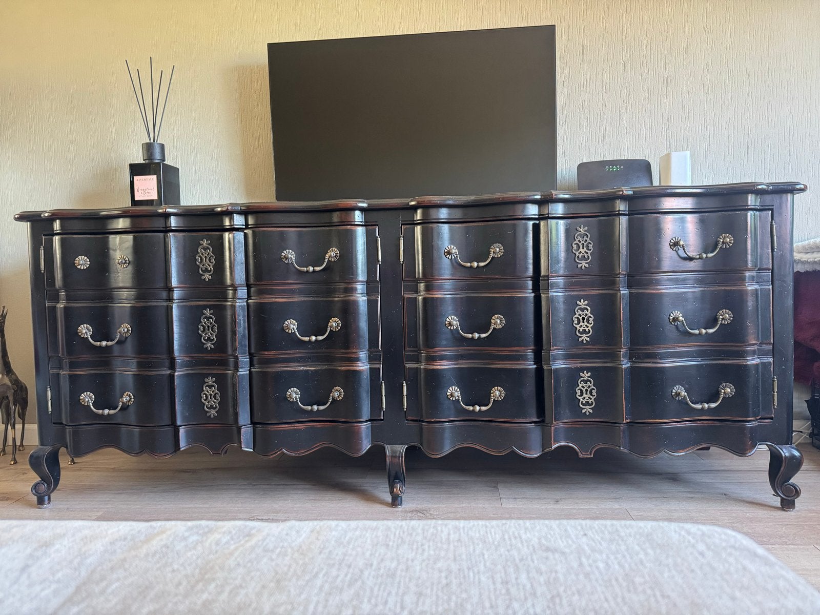 De Suikertuin zwart dressoir met sierlijke handgrepen, Ophalen