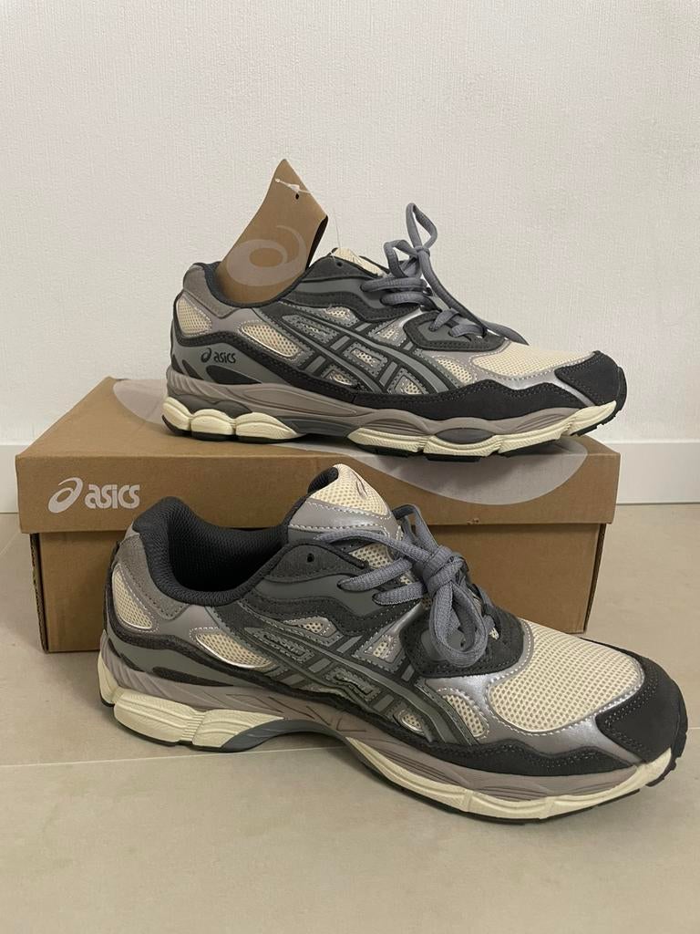 Asics Gel NYC oatmeal grey, Kleding | Heren, Schoenen, Bruin, Nieuw, Ophalen of Verzenden, Sneakers of Gympen