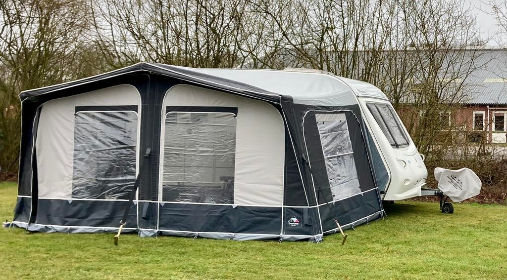 Compacte caravan met voortent/Enkele bedden/XXL badkamer, Standaardzit, Elddis, Tot en met 2, Kachel