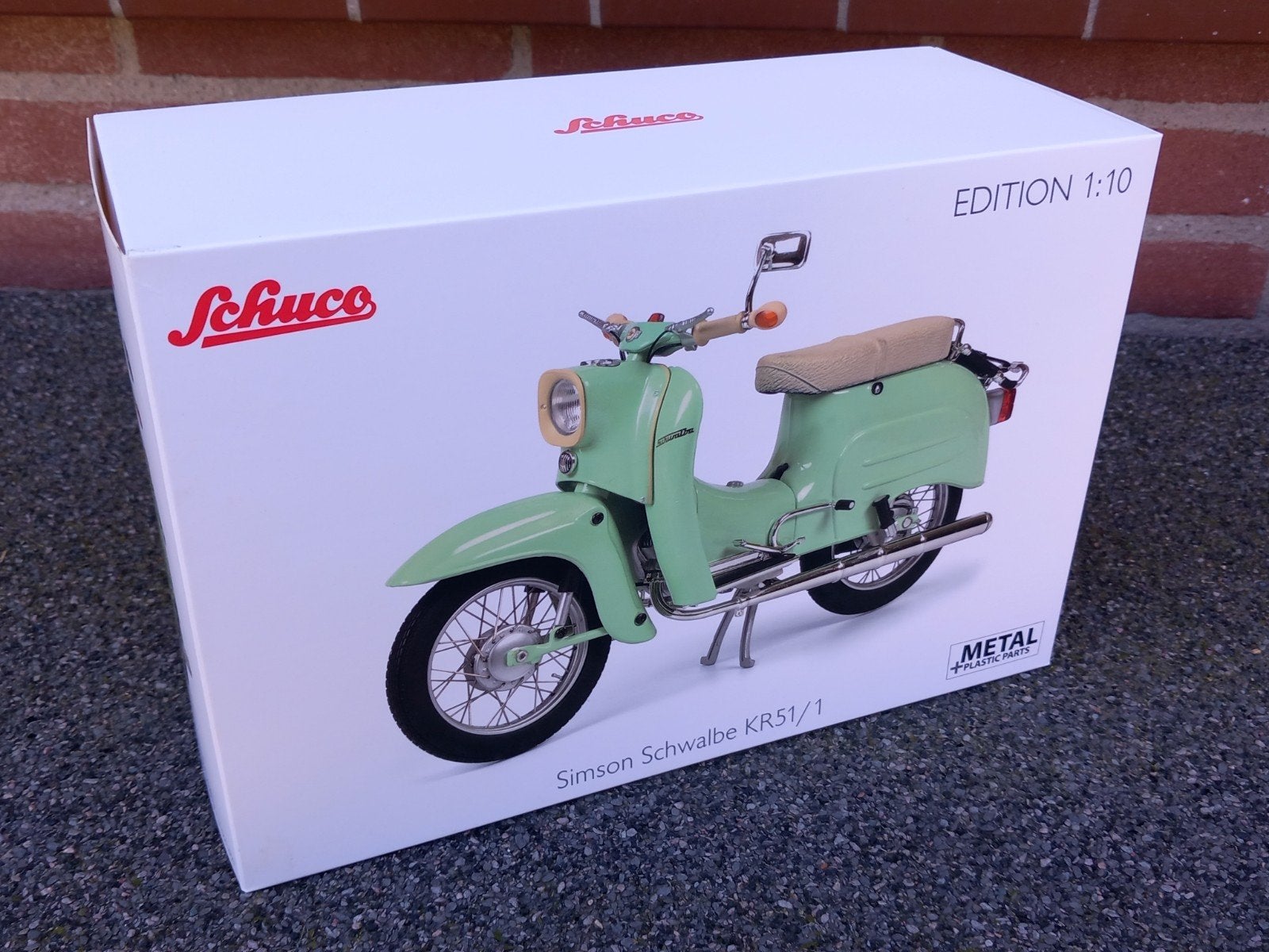 Simson Schwalbe KR51/1.   Schuco.  1/10, Ophalen, Nieuw, 1:9 t/m 1:12, Motor