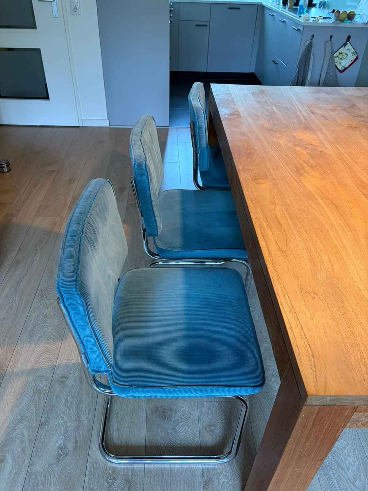 4 x Zuiver Ridge Rib Blauw Eetkamerstoelen, Ophalen, Gebruikt, Blauw, Vier