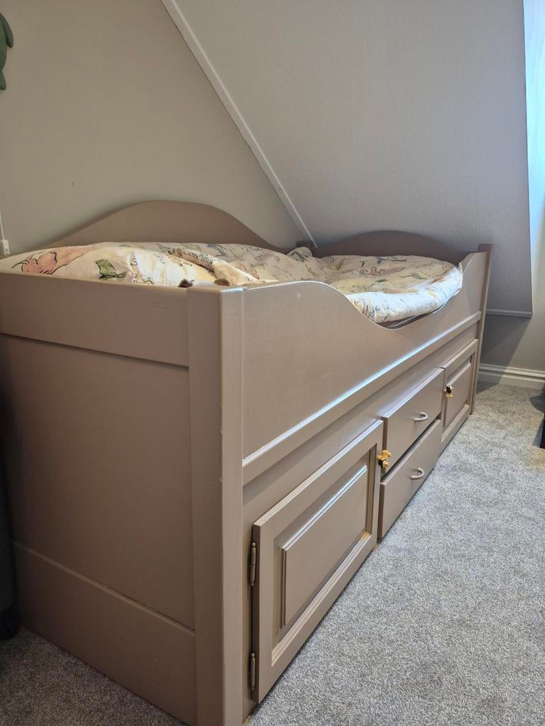 Kinderbed met opbergruimte - Zo goed als nieuw, Ophalen, 90 cm, Eenpersoons, Bruin