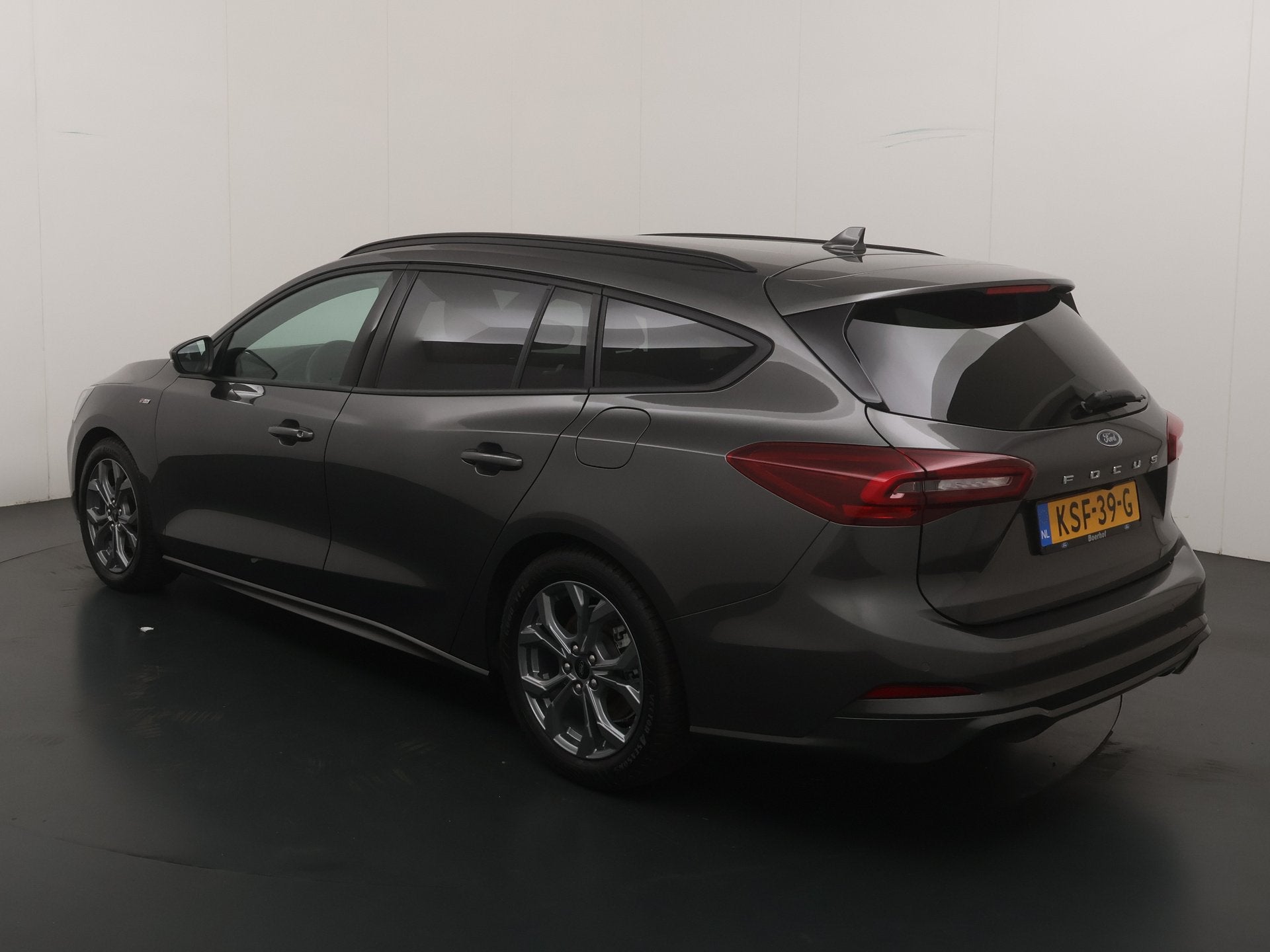 Ford FOCUS Wagon EcoBoost Hybrid 155 pk ST-Line X | Winter P, Auto's, Stof, Gebruikt, 155 pk, Hybride Elektrisch/Benzine