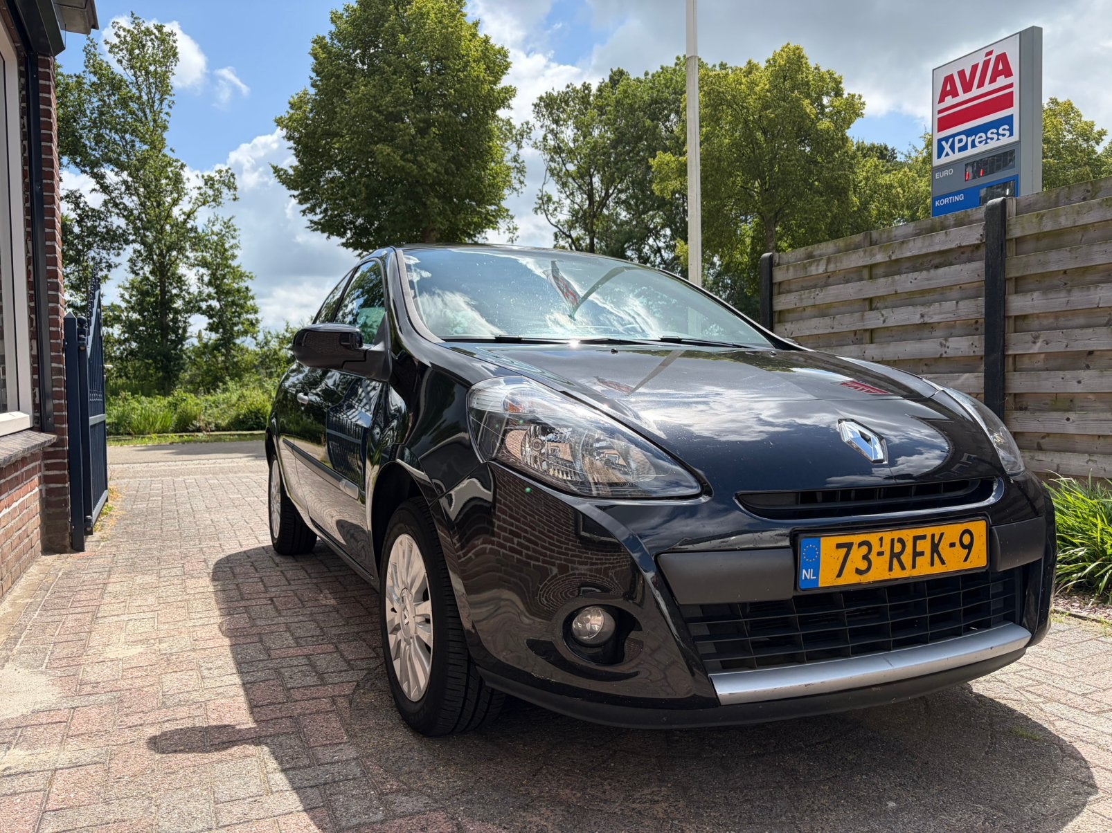 Renault Clio 1.2 16V Zwart, Auto's, Voorwielaandrijving, Zwart, 4 cilinders, Origineel Nederlands
