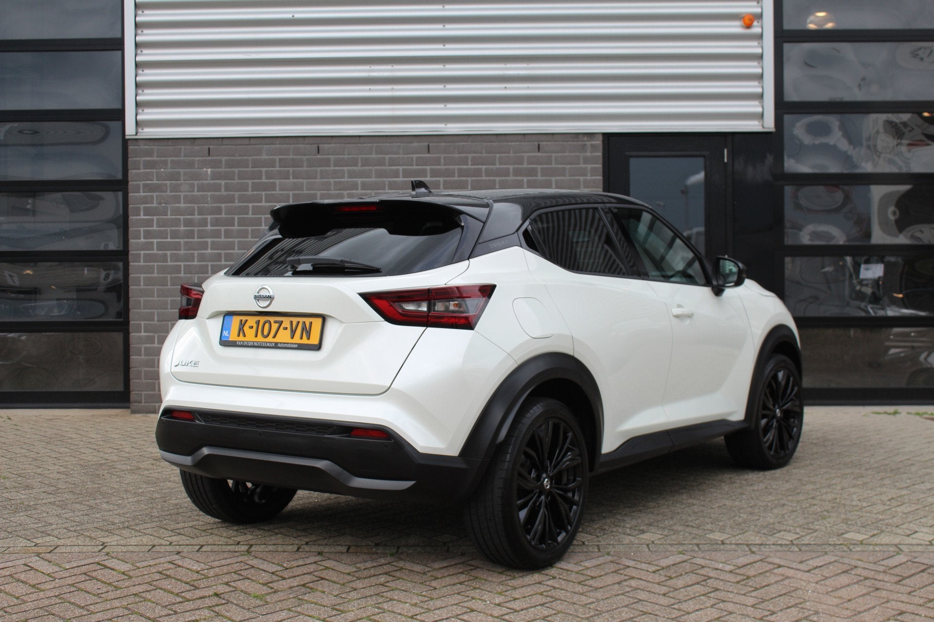 Nissan Juke 1.0 DIG-T Enigma / Carplay / Camera / Stoelverwa, Auto's, Dealer onderhouden, Stof, Met garantie (alle), 116 pk