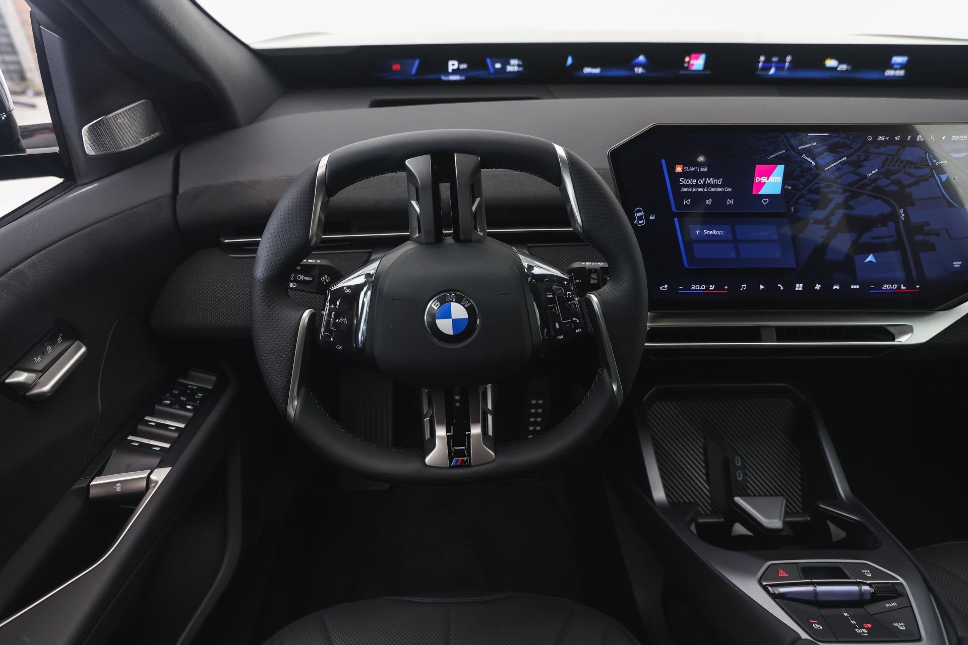 BMW iX3 40 eDrive M Sport / Panoramadak / Trekhaak / Parking, Auto's, Dealer onderhouden, Achterwielaandrijving, Zwart, Zwart