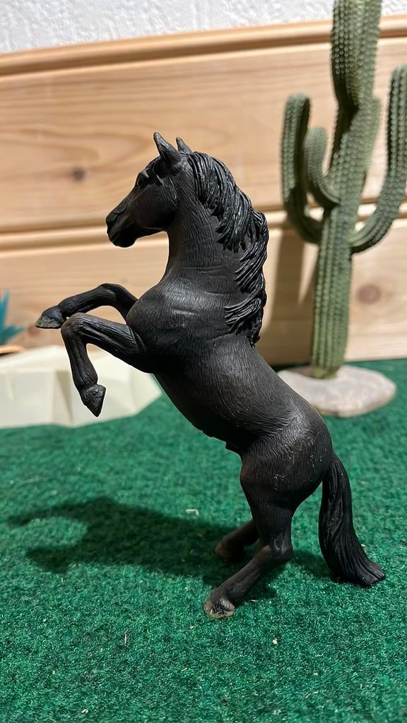 Schleich stijgerende mustang hengst, Verzamelen, Dierenverzamelingen, Ophalen of Verzenden, Zo goed als nieuw, Paard, Beeldje of Figuurtje
