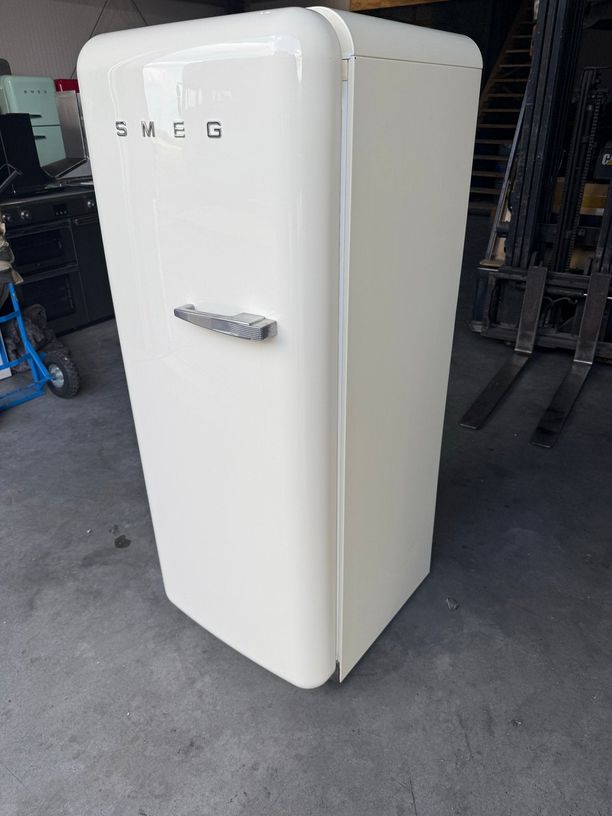 Smeg FAB28 Koelkast met vriesvak - Crème, De laan 8, 150 tot 200 liter, Bella, Ophalen of Verzenden