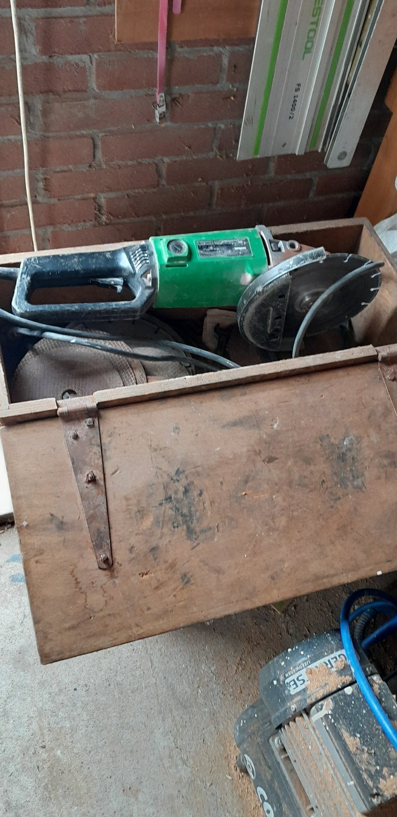 Hitachi haakse slijper 230 mm, Doe-het-zelf en Verbouw, Ophalen, Gebruikt