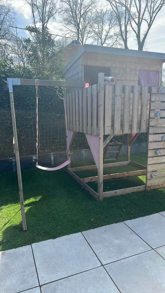 Houten speelhuisje met roze glijbaan, Ophalen of Verzenden, Gebruikt, Hout