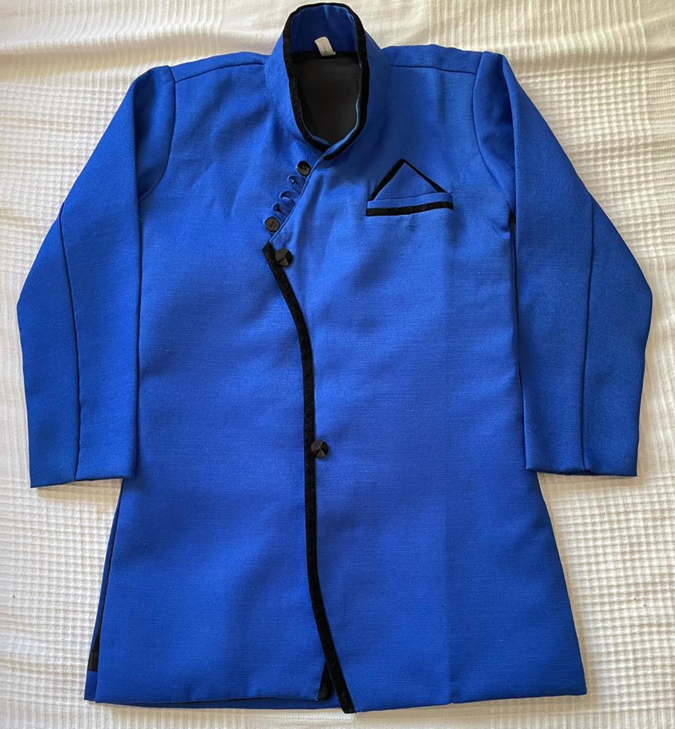 Blauwe kinder-kostuum, Kinderen en Baby's, Kinderkleding | Maat 104, Ophalen of Verzenden, Nieuw, Jongen, Broek