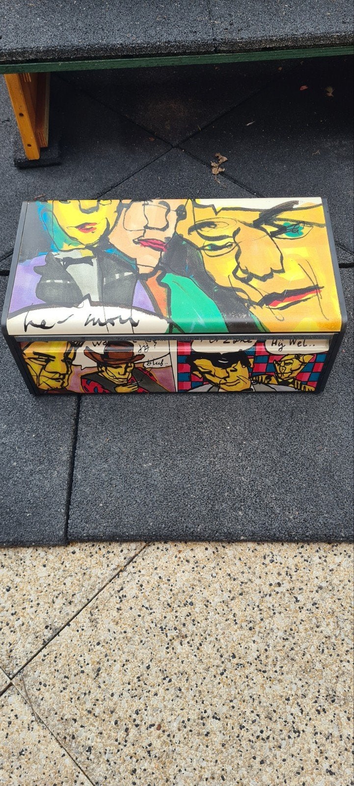 Herman brood broodtrommel, Ophalen