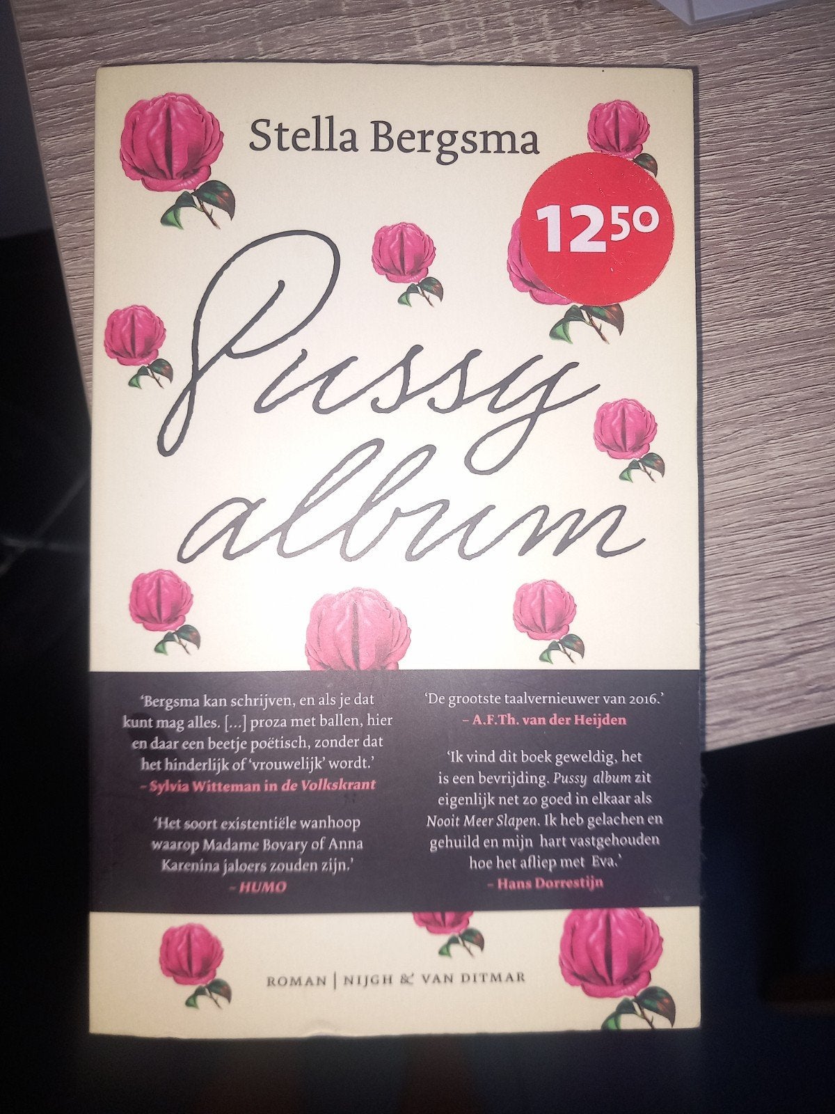 Pussy album - Stella Bergsma (Roman), Ophalen of Verzenden, Zo goed als nieuw, Stella Bergsma, Nederland