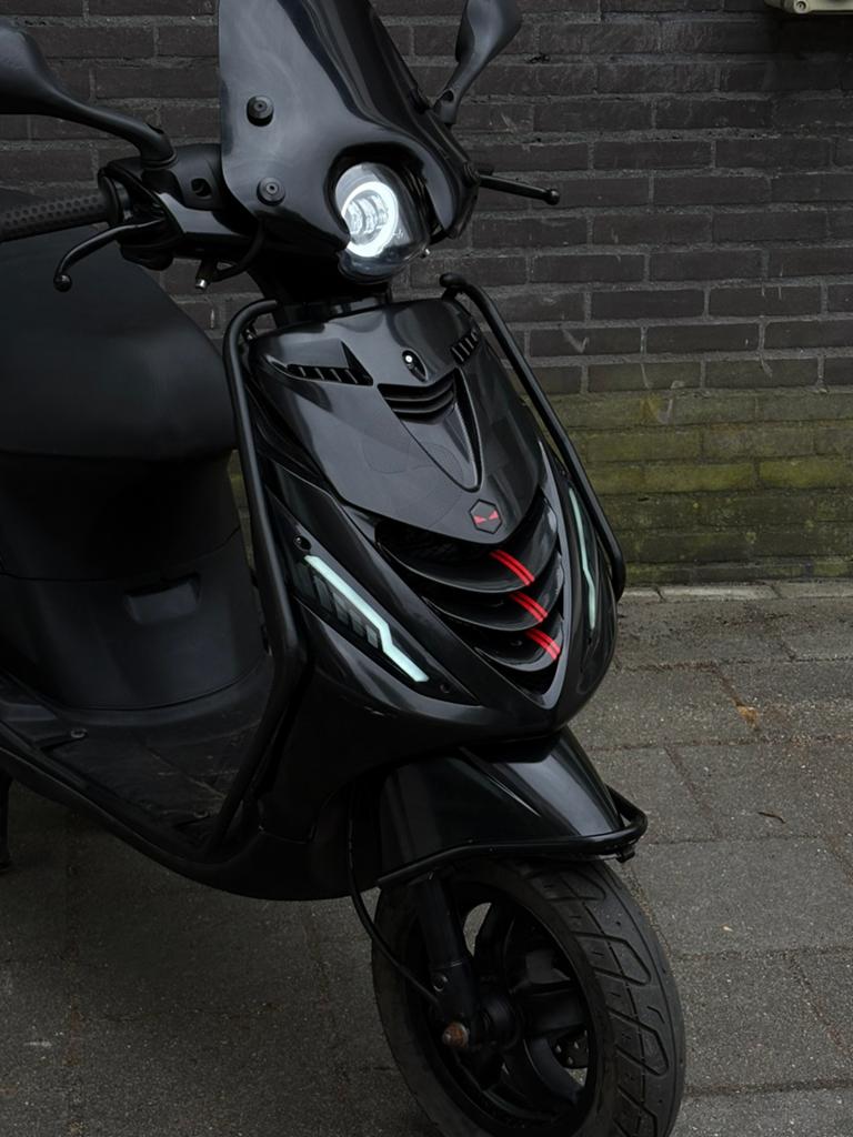 Piaggio zip, Fietsen en Brommers, Scooters | Piaggio, Zo goed als nieuw, Zip, Maximaal 45 km/u, Benzine, Ophalen