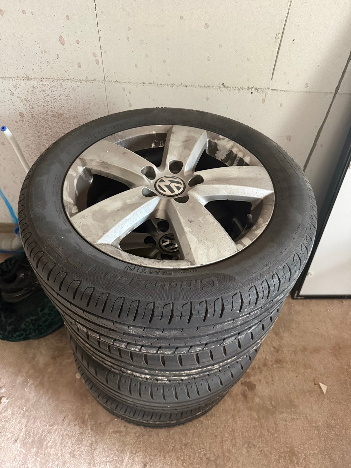 Originele Volkswagen Caddy velgen met banden, 16 inch, Banden en Velgen, Zomerbanden, Bestelwagen