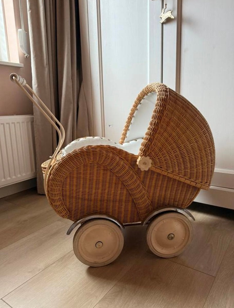 Antiek-look poppenwagen van riet, pláátje!, Antiek en Kunst, Antiek | Speelgoed, Ophalen