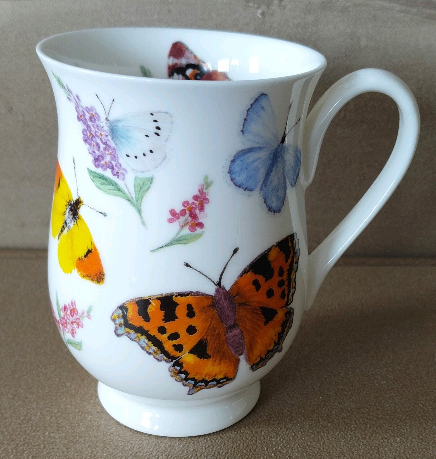 Mok met vlinders - Roy Kirkham Fine Bone China-Beker, Verzenden, Zo goed als nieuw, Overige stijlen, Kop(pen) en/of Schotel(s)