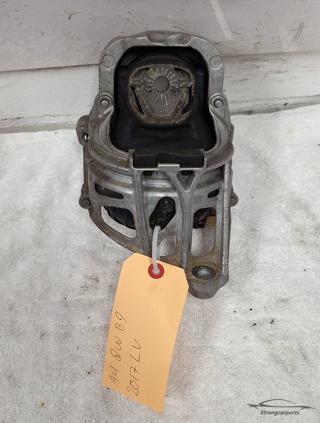 Motorsteun links Audi A4 8W B9 4M0199371FC, Gebruikt, -, -, -