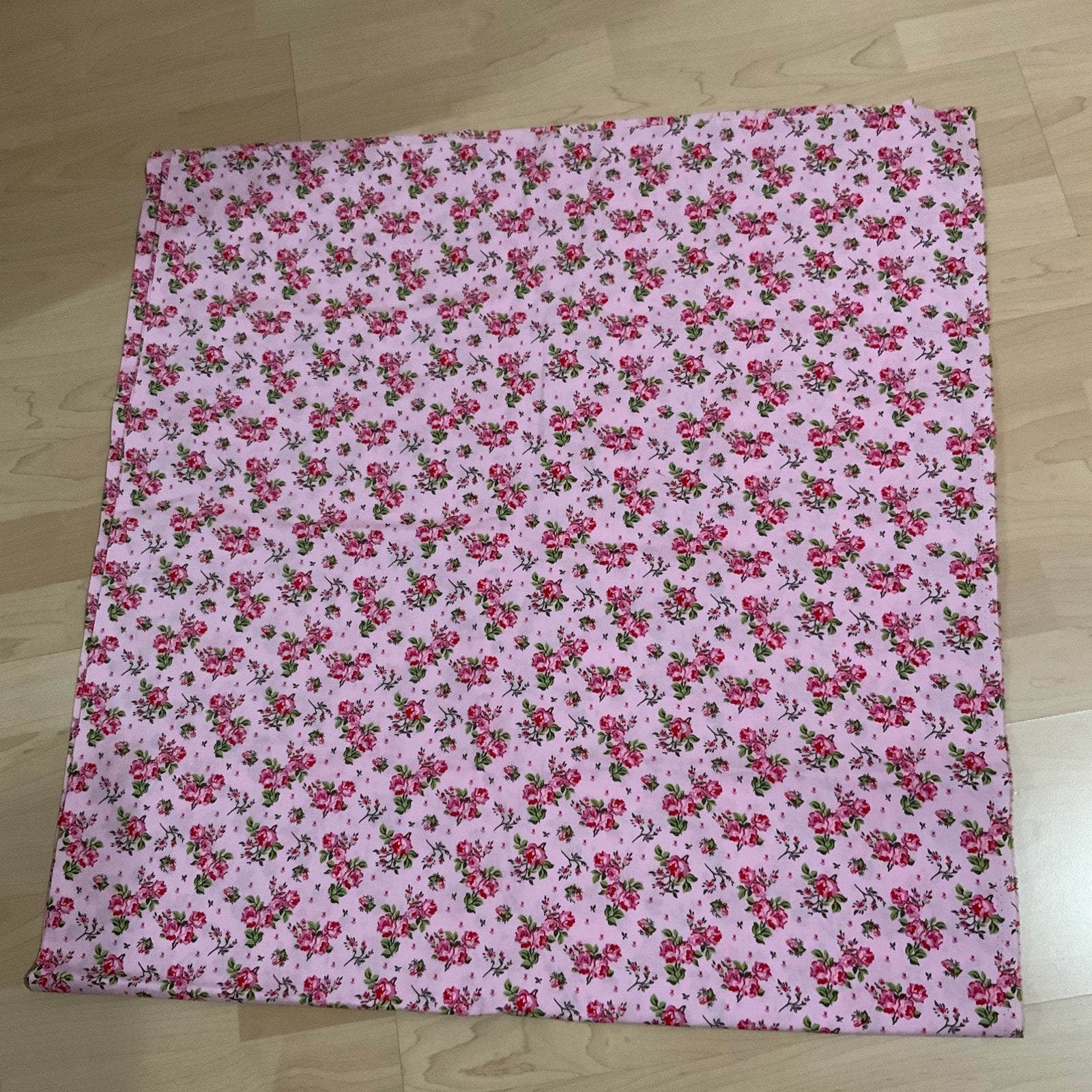 Roze met rood bloemetjes stof/lapje, 120 cm of meer, Ophalen of Verzenden, Katoen, Roze