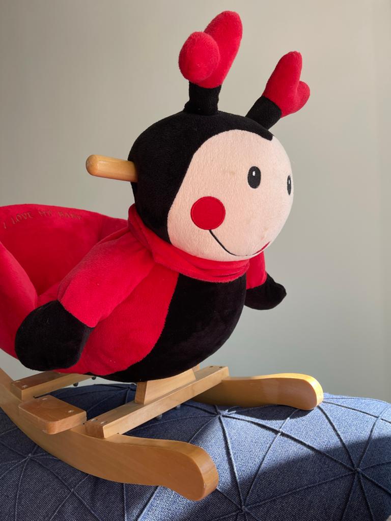Leuke lieveheersbeestje hobbelstoel voor kinderen, Ophalen of Verzenden, Zo goed als nieuw