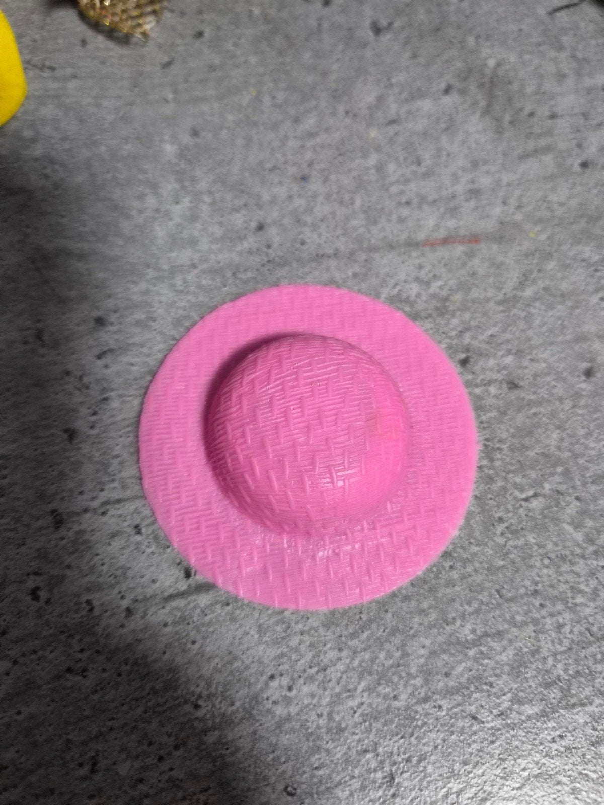 Roze Barbie hoedje - Accessoire voor Barbiepop, Verzamelen, Ophalen of Verzenden, Gebruikt