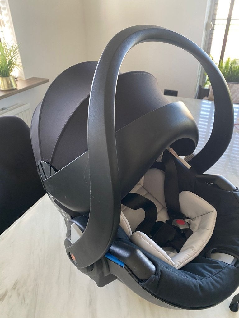 stokke izi autostoel, Autogordel of Isofix, 15 t/m 36 kg, Zo goed als nieuw, Ophalen