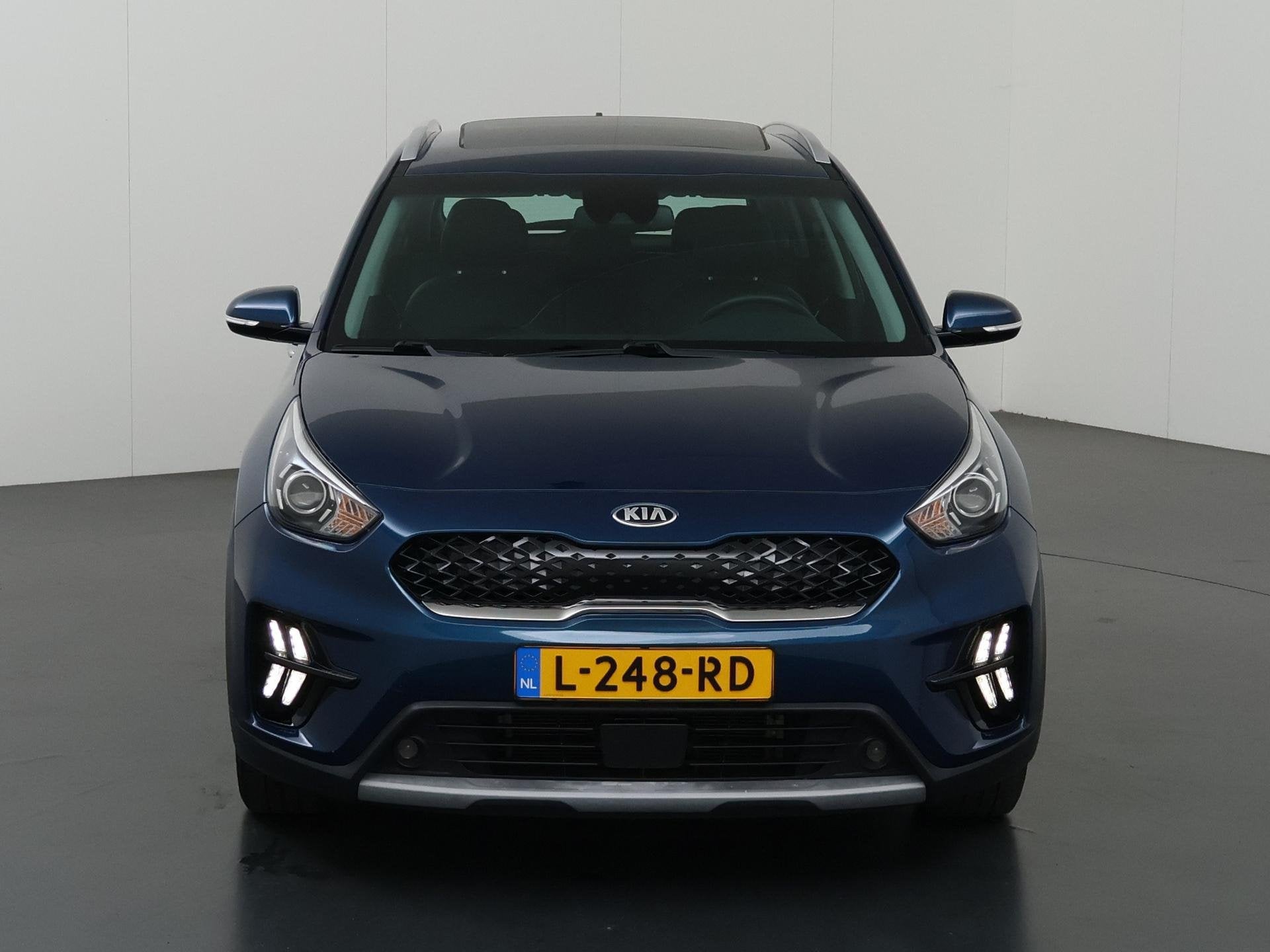 Foto 3 van Kia Niro 1.6 GDi Hybrid DynamicLine | Navigatie | Parkeercam
